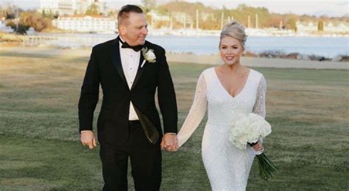 Has Von Scales been married before?