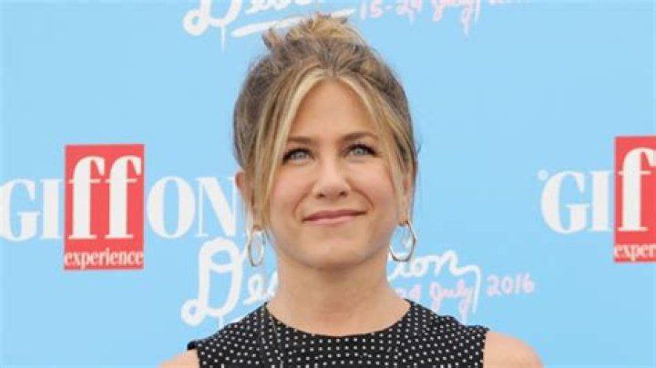 Jennifer Aniston slammed over Aveeno beauty ad