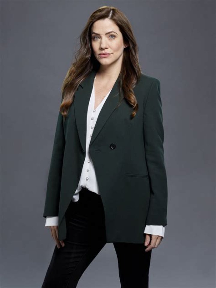 Julie Gonzalo's Iconic Scar: A Story Of Transformation And Beauty