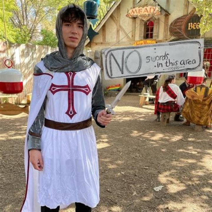 Lofe Height, Weight, Age, Facts, Real Name, Family