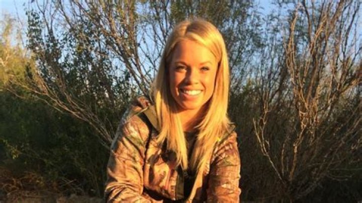 Pro-hunting cheerleader again under fire