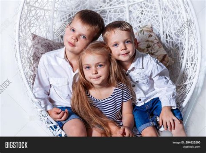 Who are his 2 brothers and sister? |