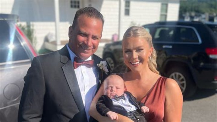 Who is the husband of the fitness instructor April Duprey? April is also a traffic journalist works