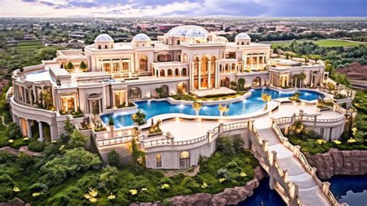 Who owns the world's biggest house?